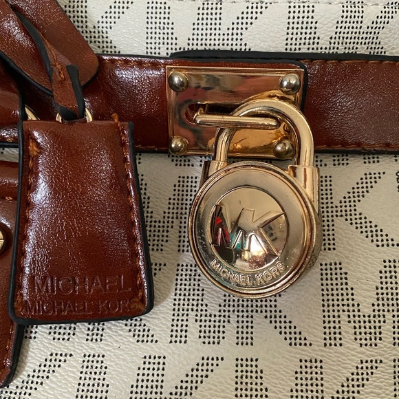 Michael Kors SIGNATURE HAMILTON SAFFIANO SATCHEL SIZE- L - Picture 10 of 15